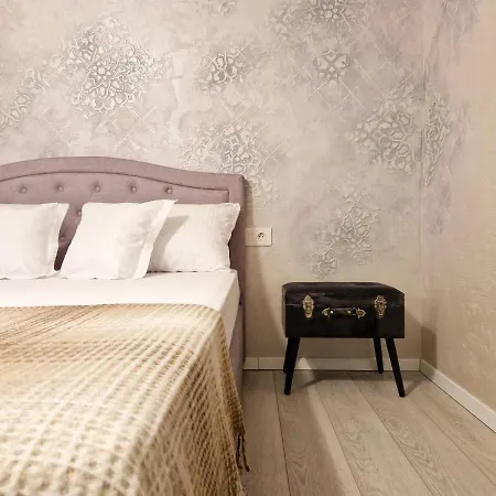 Апартаменти Mirvana Legacy